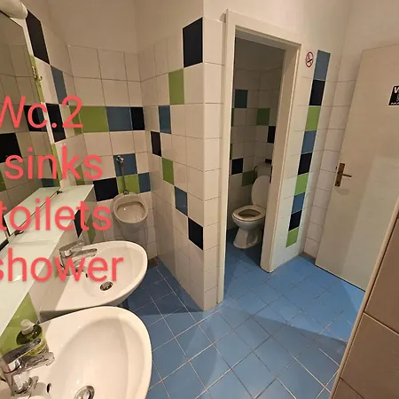 Renato Hostel Σπλιτ